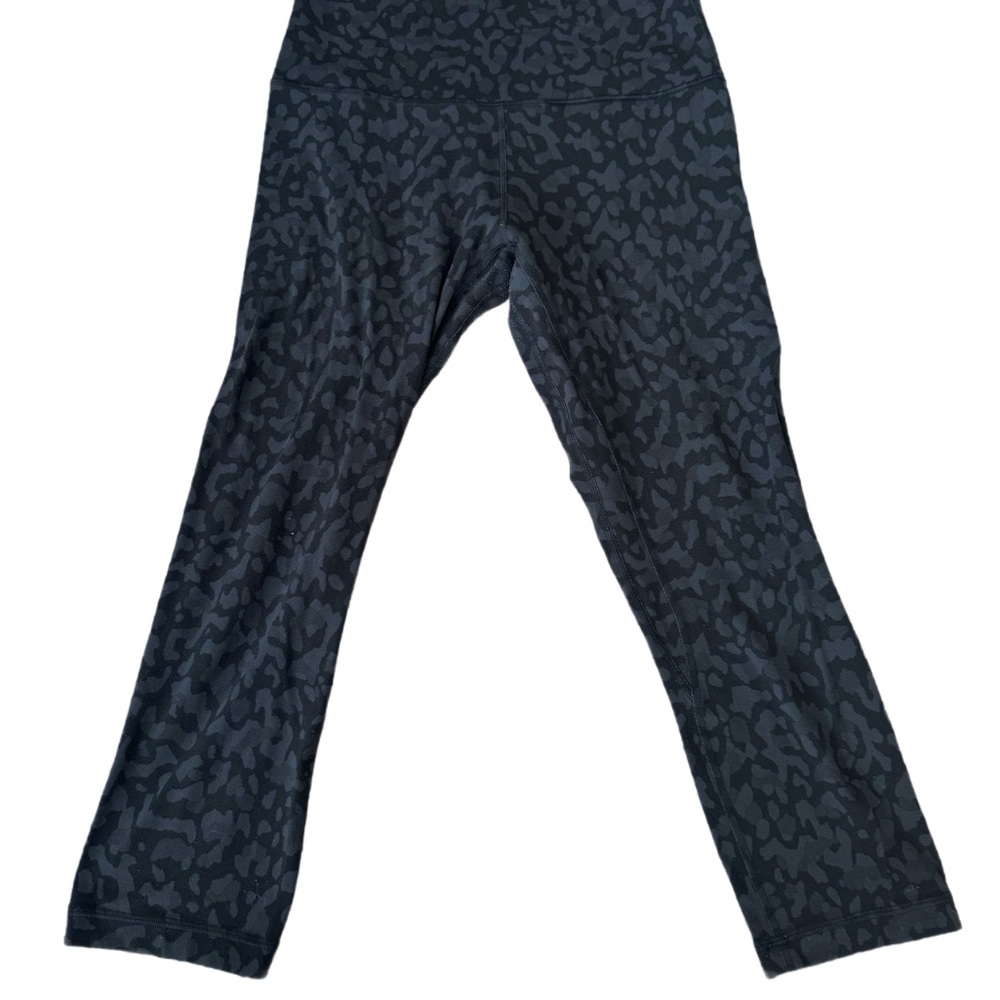 lululemon athletica Black Leggings with Form-Fitting Fit and Full Length